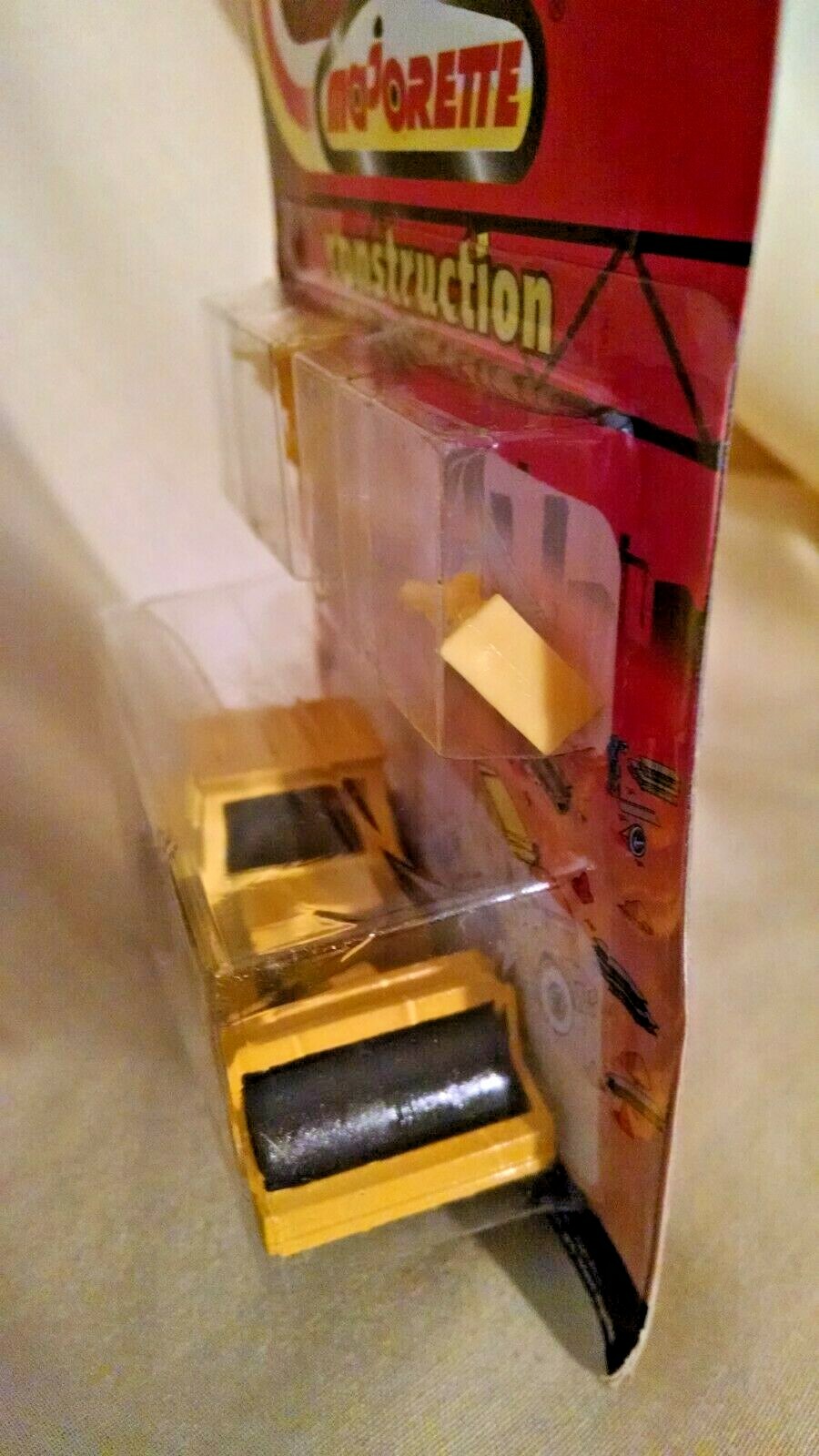 MAJORETTE NOS CONSTRUCTION ROAD ROLLER COMPACTOR 2 MEN 226 DIE CAST YELLOW.