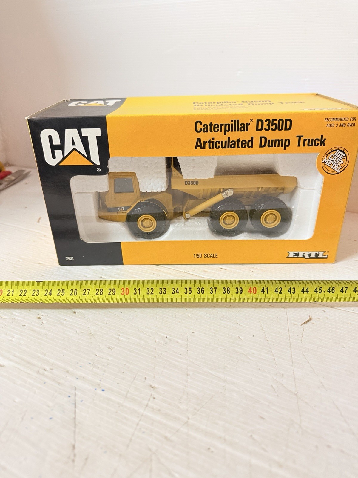 CAT Caterpillar D350D Dump Truck ERTL 1:50 Scale New