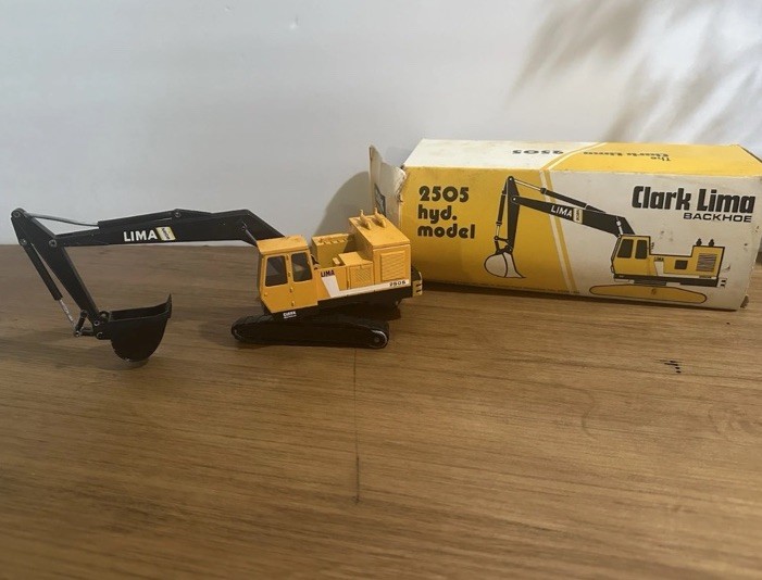 Vintage NZG Clark Lima 2505 Hydraulic Backhoe (model No. 147)