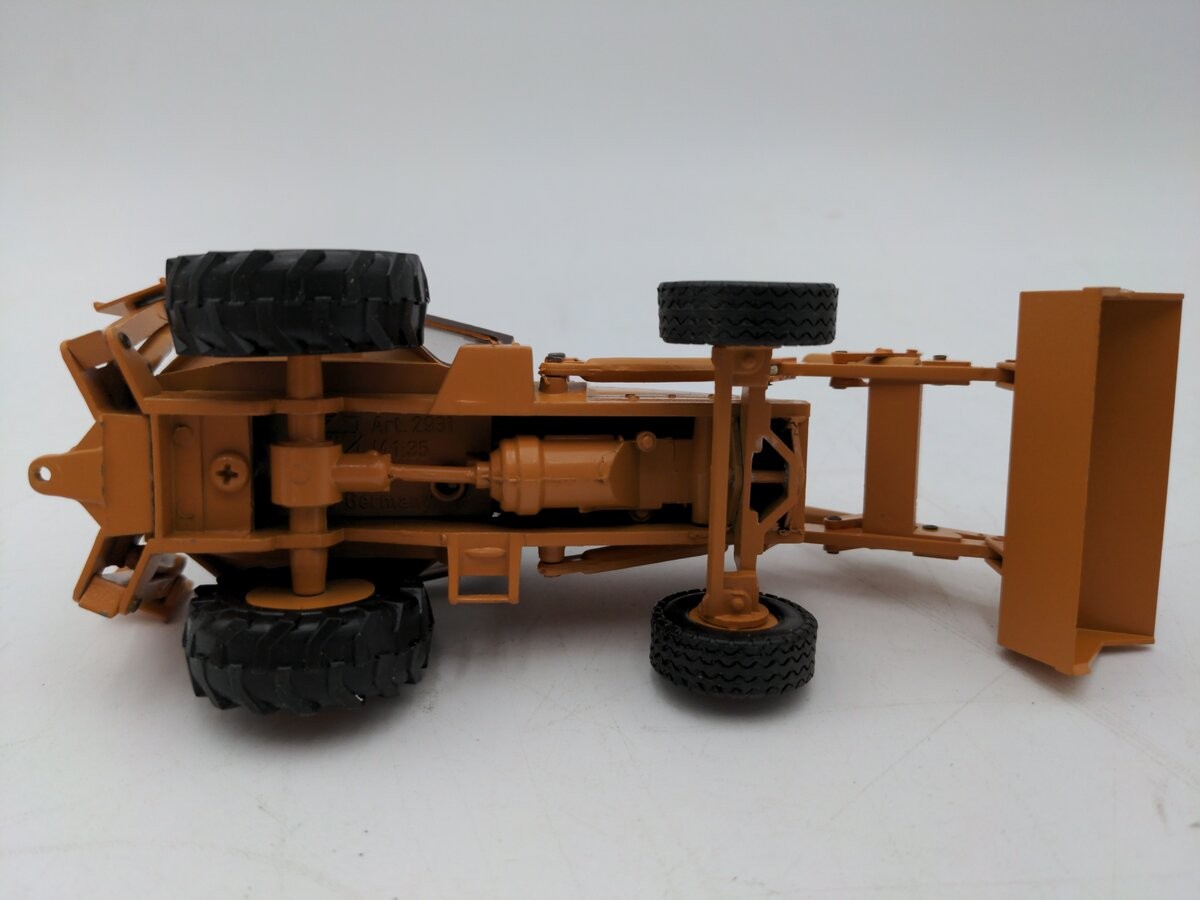 Conrad 2933 1:35 Scale Diecast Case 580E Backhoe Loader/Box