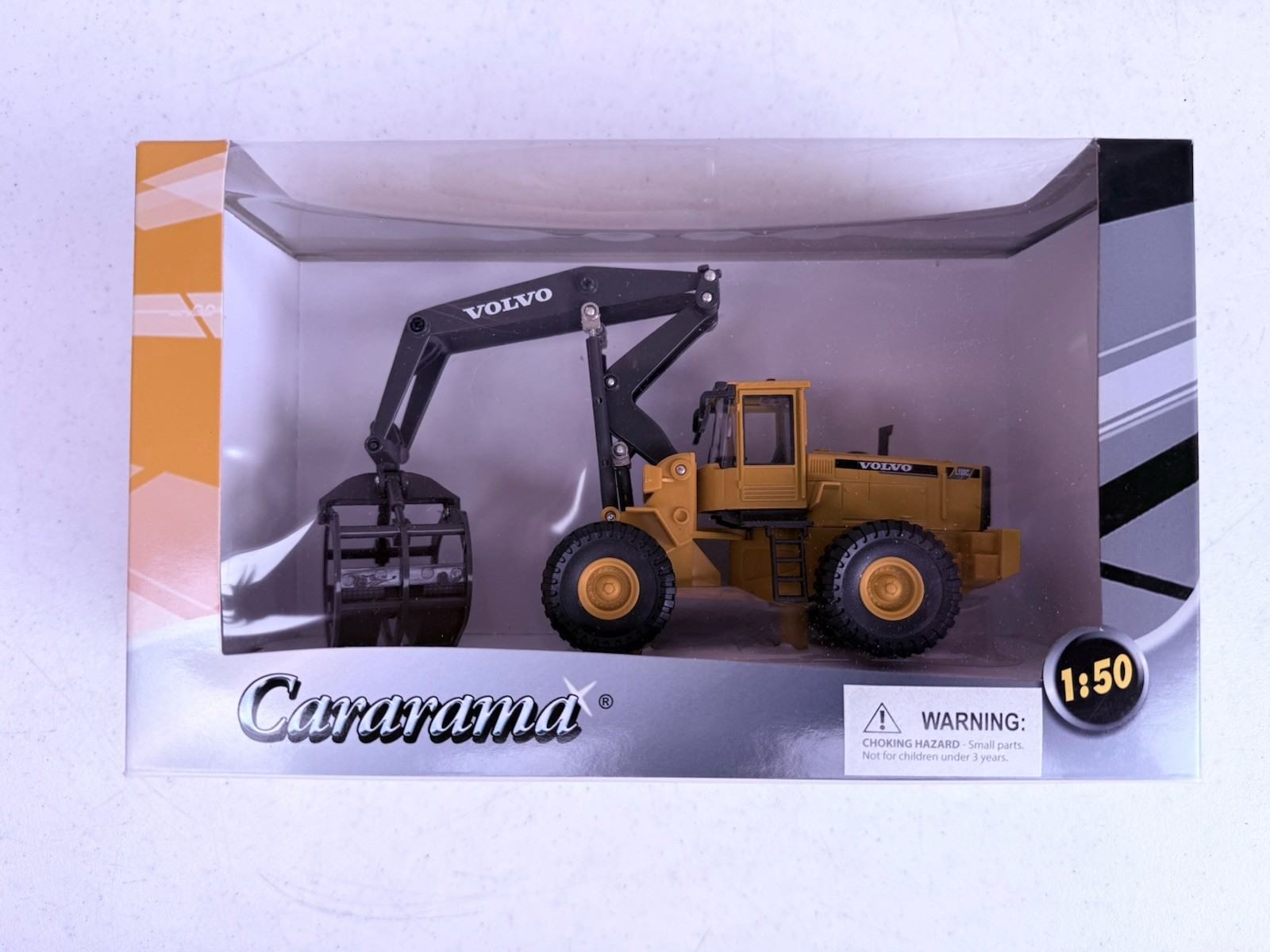 Cararama 1/50 Volvo L180C Log Grapple 561-001 New