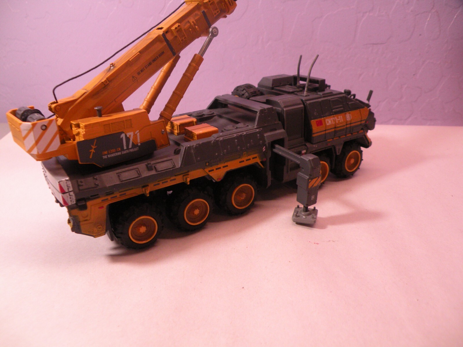 KDW 1:120 Wandering Earth CN171-11 Engineering Truck Crane Die-Cast Crane Model