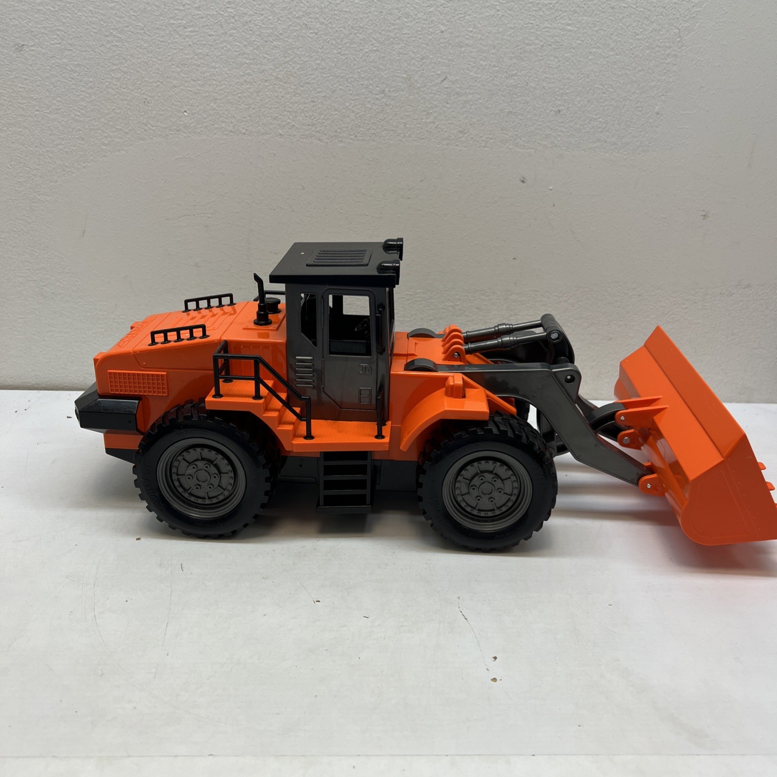 Driven by Battat Remote Control Front End Loader Vehicle WH1143R Kids Boys Toys