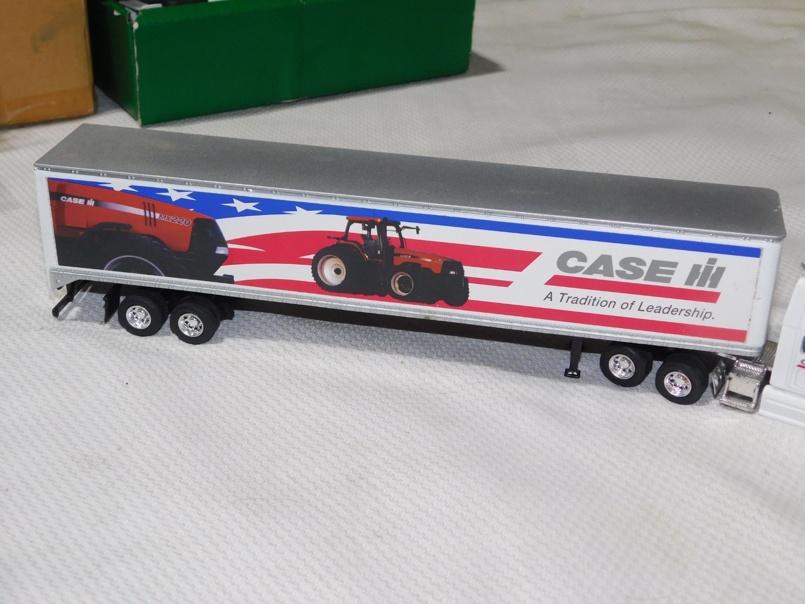 Diecast SpecCast Peterbilt 387 CASE lil TRACTORS 13″ TRACTOR TRAILER TRUCK