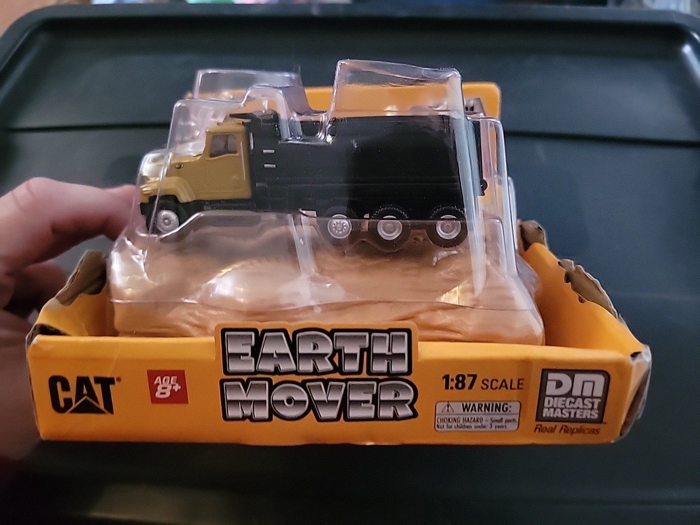 Diecast Masters 1/87 Earth Mover Play Set Cat CT681 Dump Truck 84556