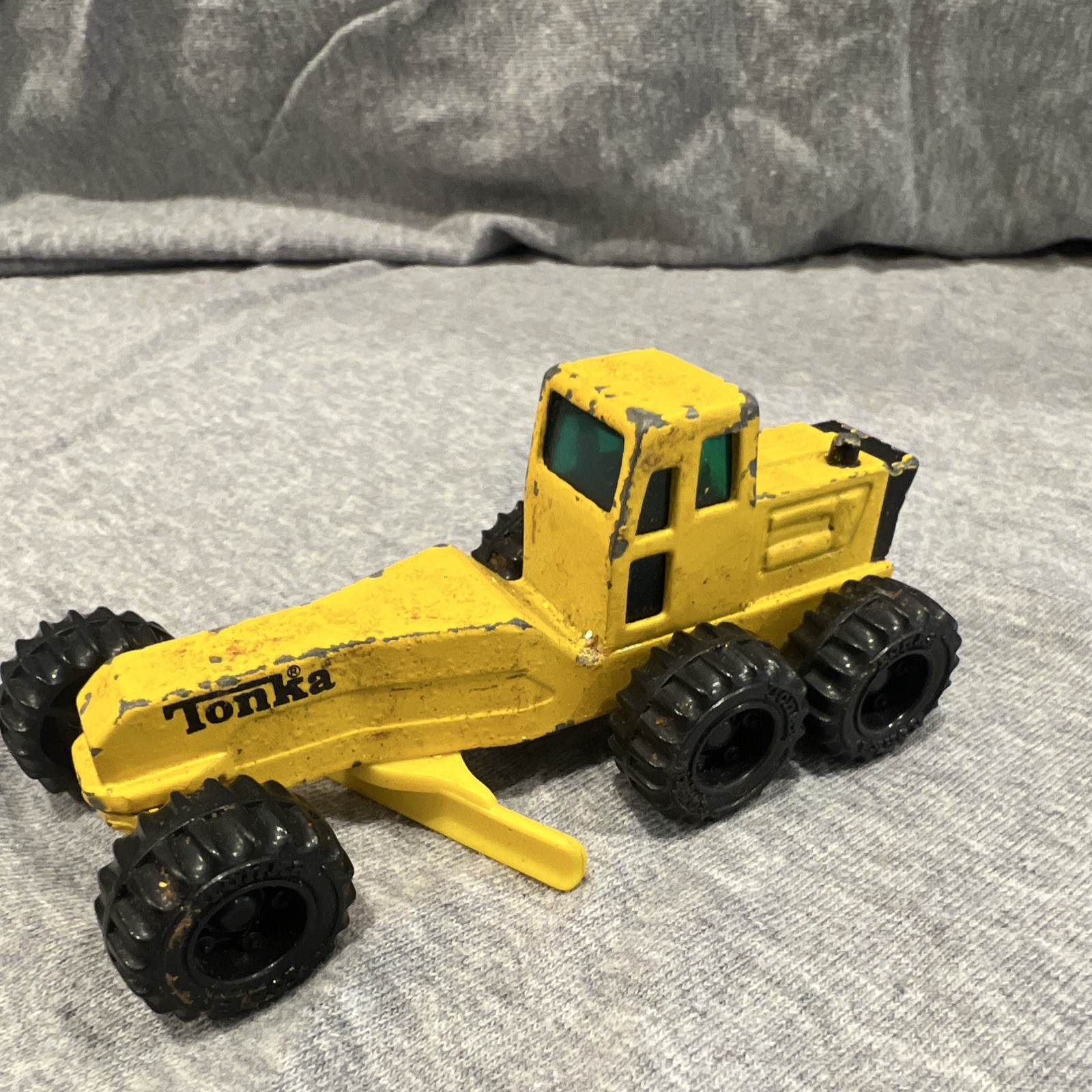 VTG 1994 Tonka Miniature Diecast Yellow Motor Grader Tractor 1:64 Scale 4″ Truck