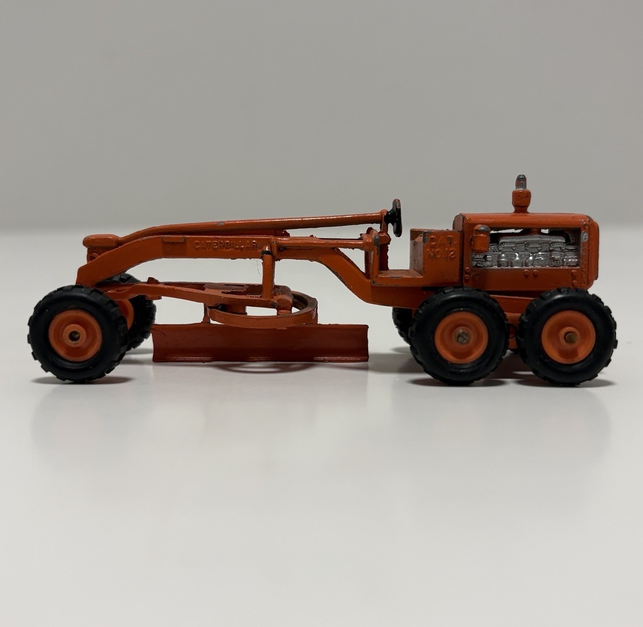 Mini Dinky Caterpillar Motor Grader No. 99 1:130 Scale