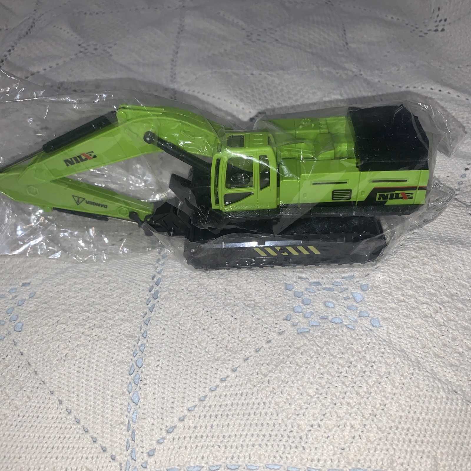 Excavator Toy Model Construction Vehicle Plastic Toy Green New Sealed Unbranded