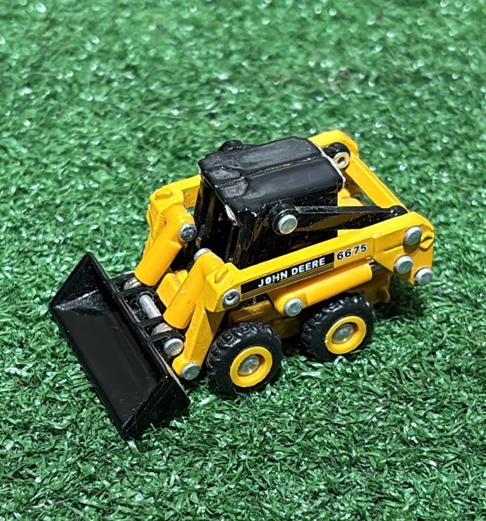 Ertl John Deere 1:64 Scale Diecast 6675 Skid Steer Loader Farm Tractor