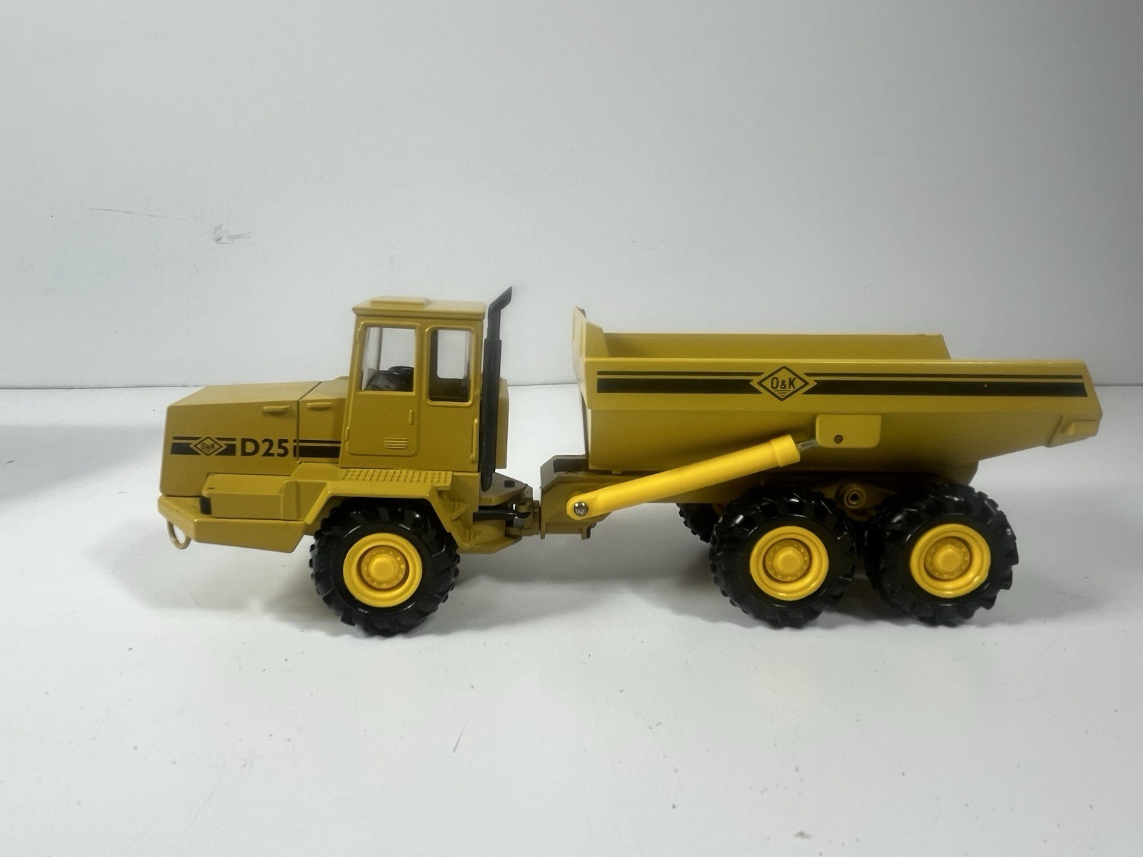 VTG Conrad O&K D25 Articulated Dump Truck Diecast 1:50 Scale Model #2762 Germany