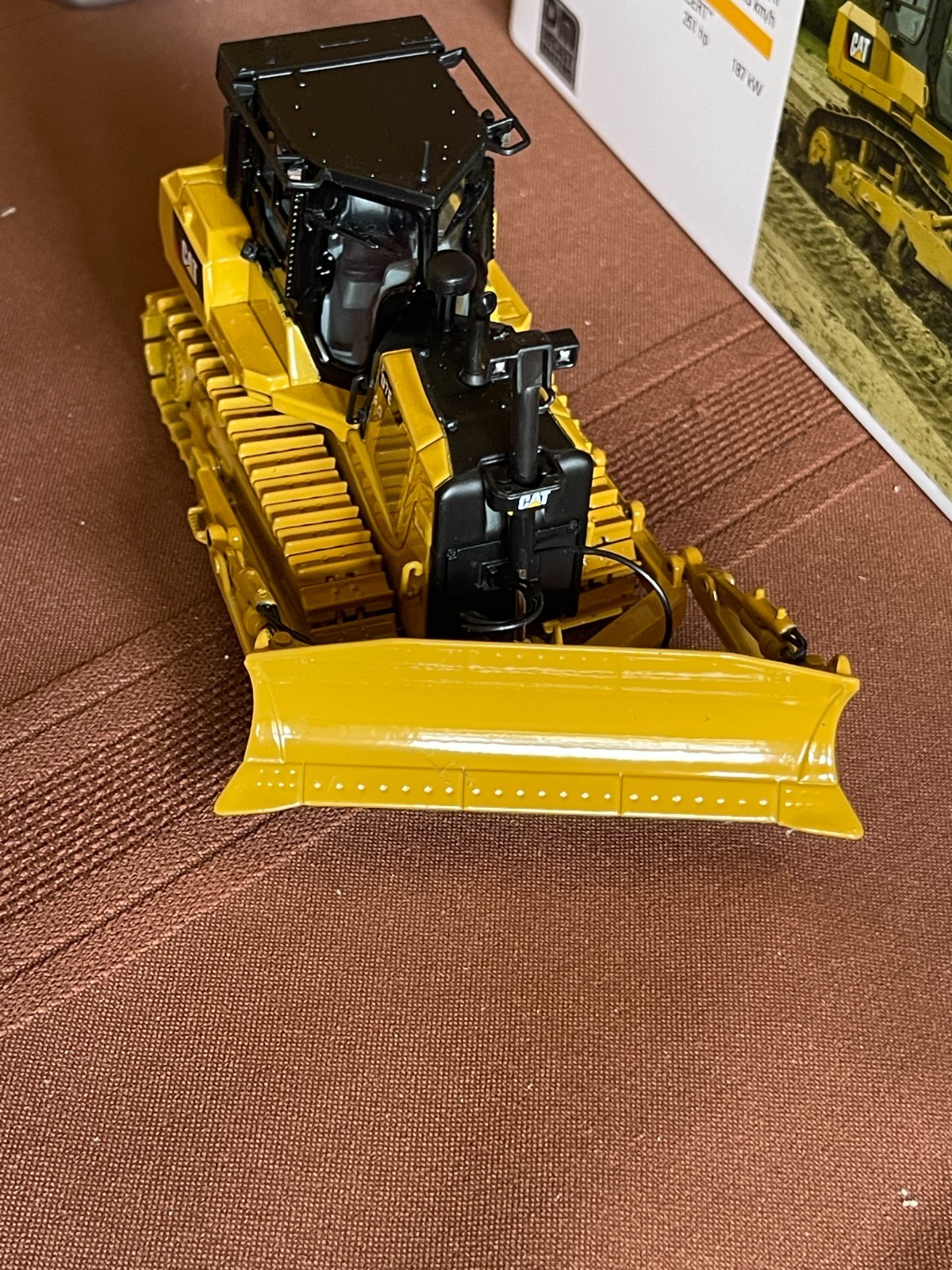 DM Cat D7E Track-Type Tractor Pipeline Configuration Diecast Master 85555 1:50