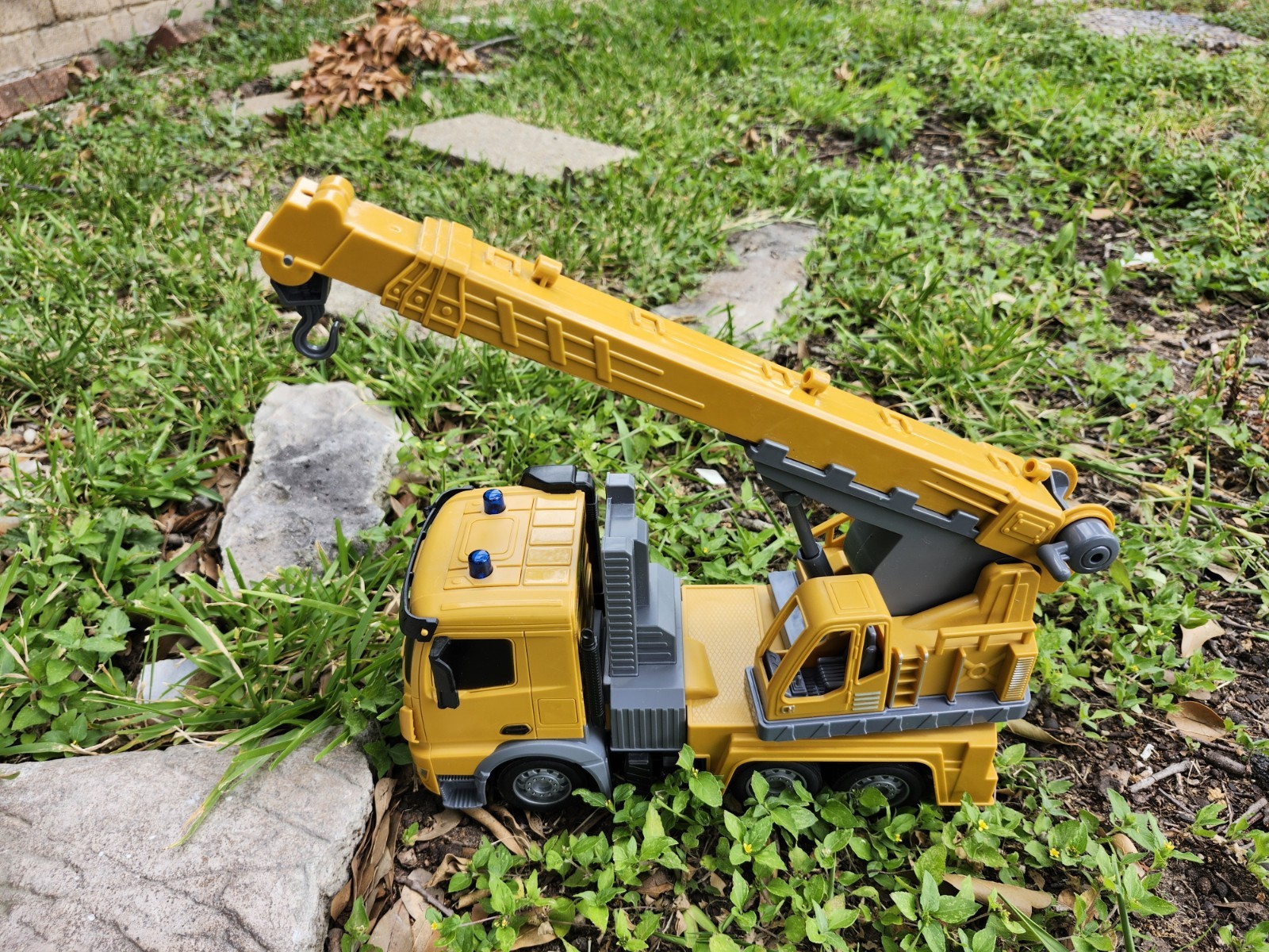 Crane Truck. Off-road Engineering Toy. 13x5x8.5 “Remote Control Not Available”