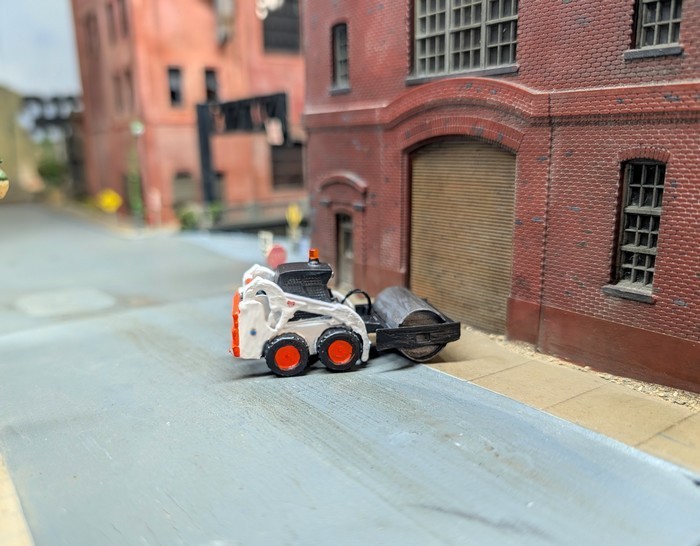 1/87 HO Scale Custom Built 3D Printed Bobcat Skid Steer With Roller Attachment