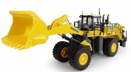 UNIVERSAL HOBBIES – KOMATSU WA600-8 Wheel Loader – 1/50 – UH8127