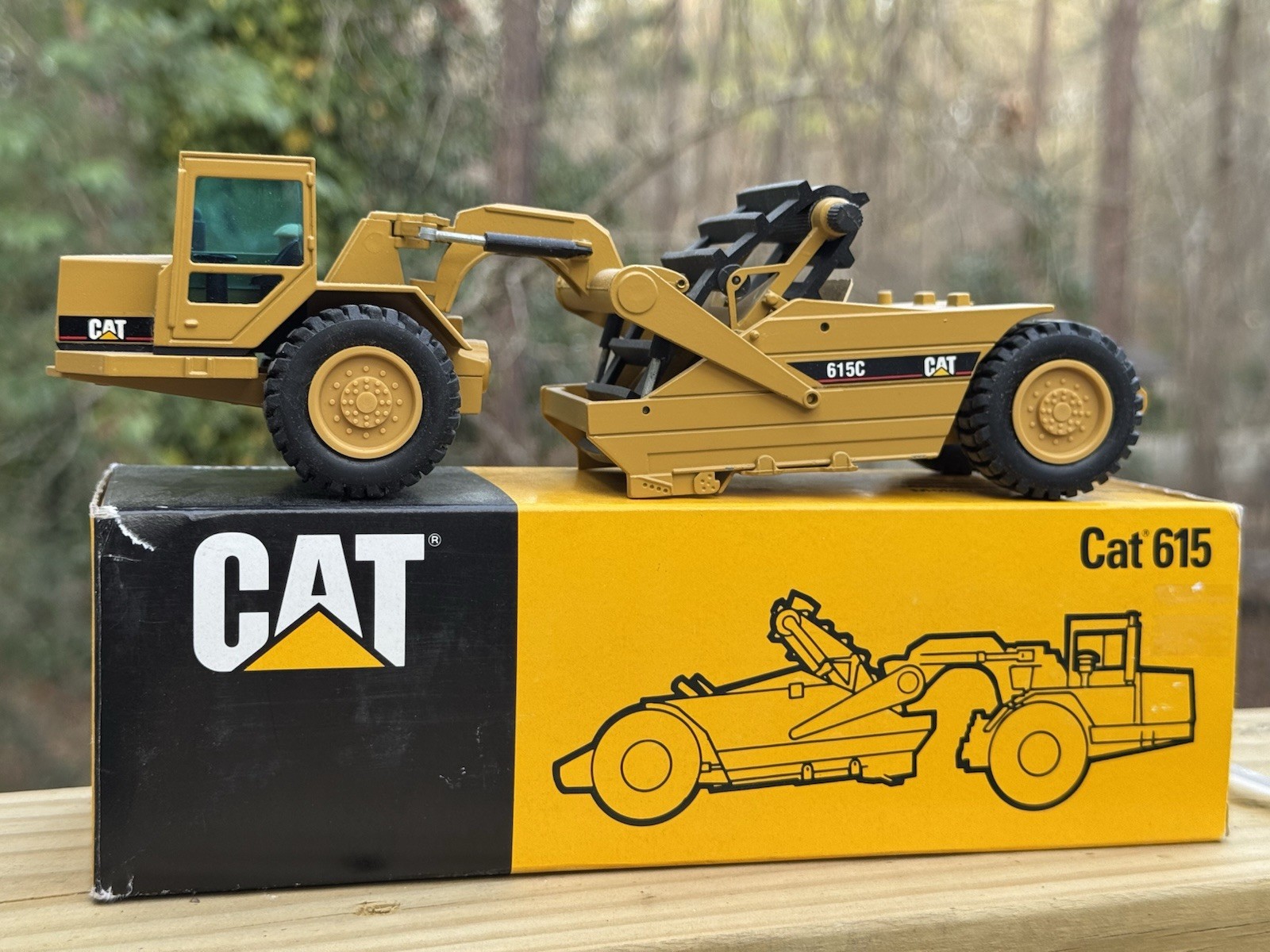 1:50 Cat 615C Elevating Scraper NZG Caterpillar Rare Has Box.