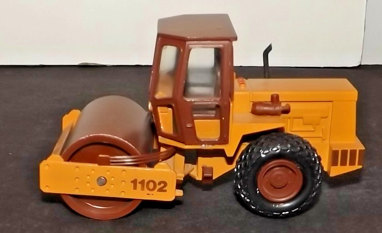 Case 1102 Roller Compactor – Conrad 1:35 Scale Diecast Model #2703