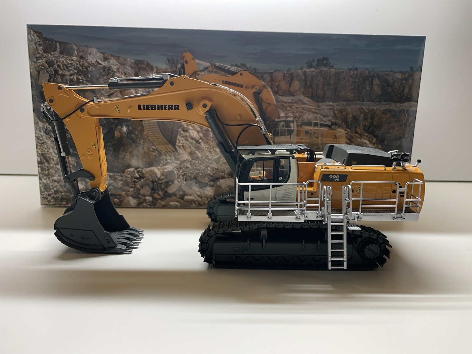 WSI 64-2011 1:50 Premium Line Liebherr R 998 SME excavator Diecast