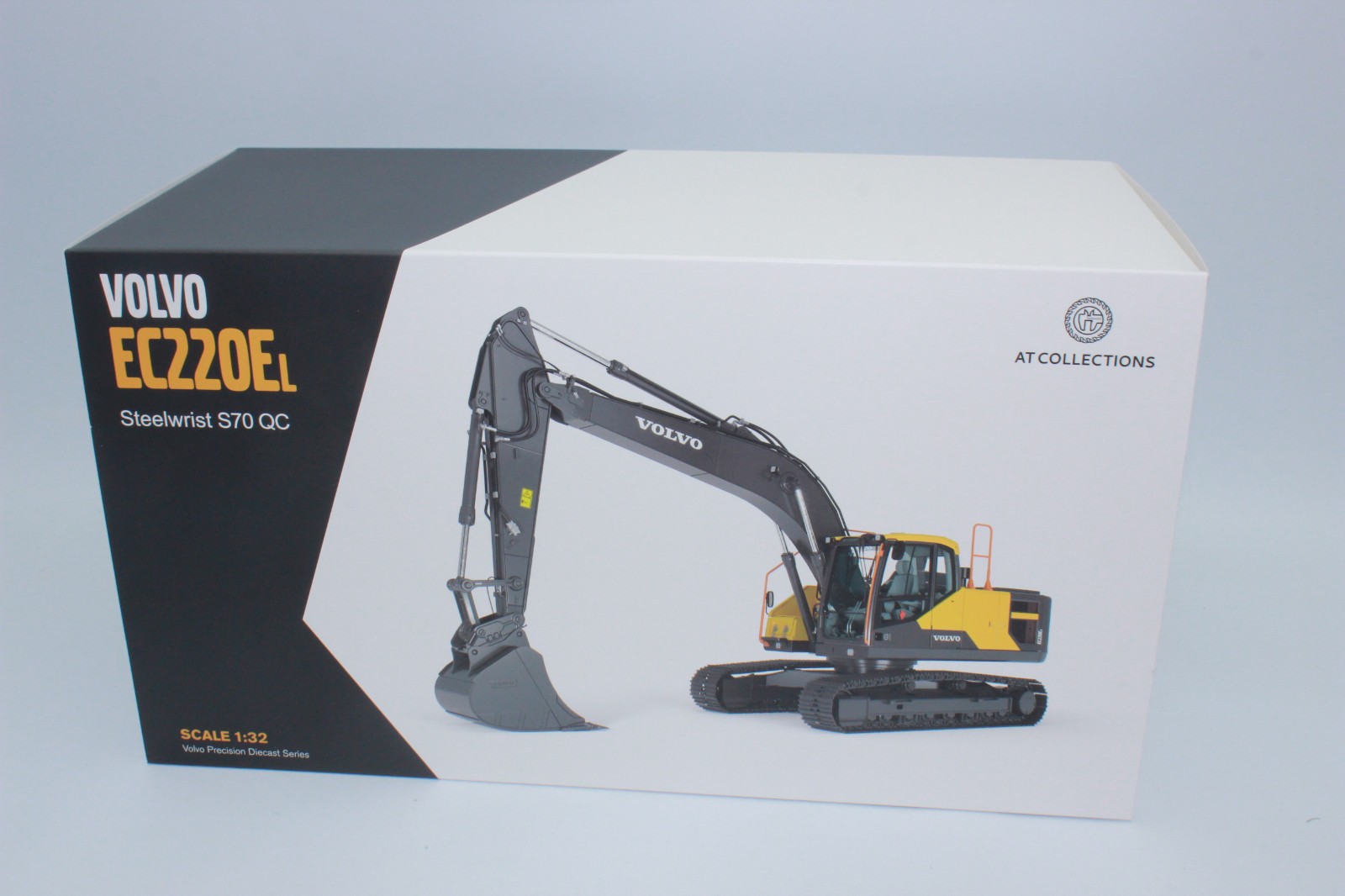 AT 3200115 Volvo EC 220 E Excavator Crawler Excavator 1:32 NEW OVP Scale 1