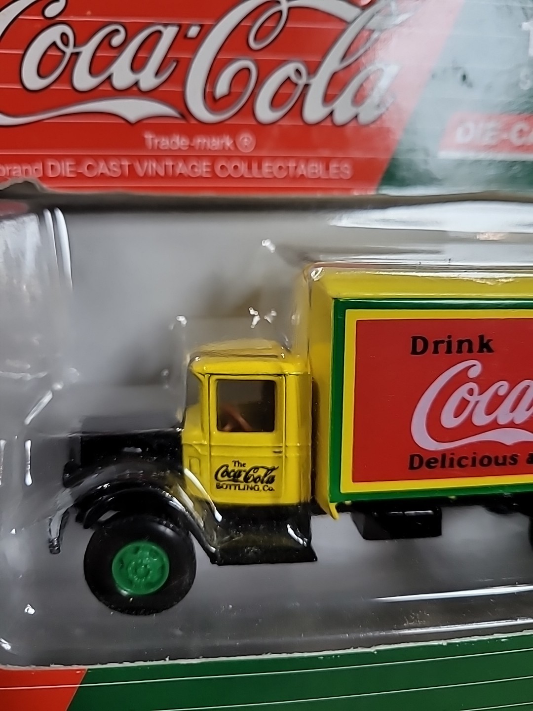 Coca Cola Die-Cast Vintage Collectibles 1:64 Peterbilt 260 C03011 NIB