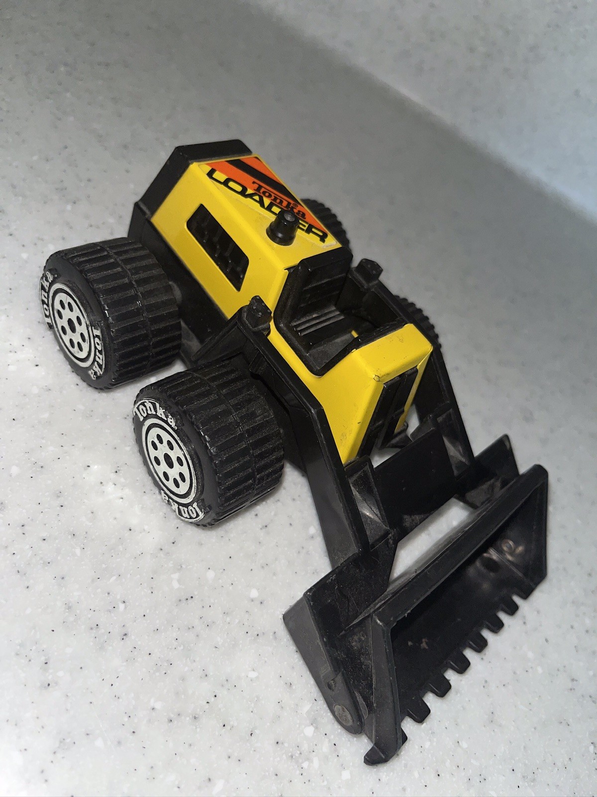 Vtg 80s TONKA ‘The Tough Ones’ Earth Mover Loader Construction Play Toy
