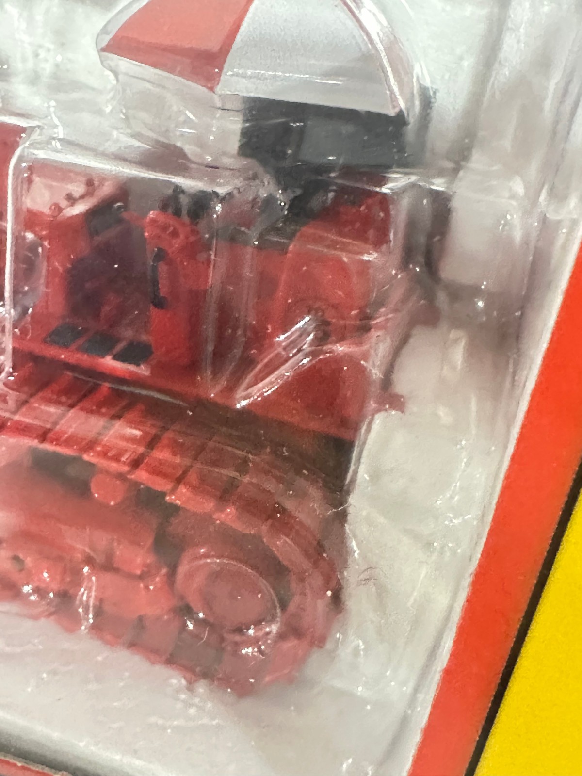 Red International TD-15 Crawler With Umbrella By First Gear 1/50th Scale