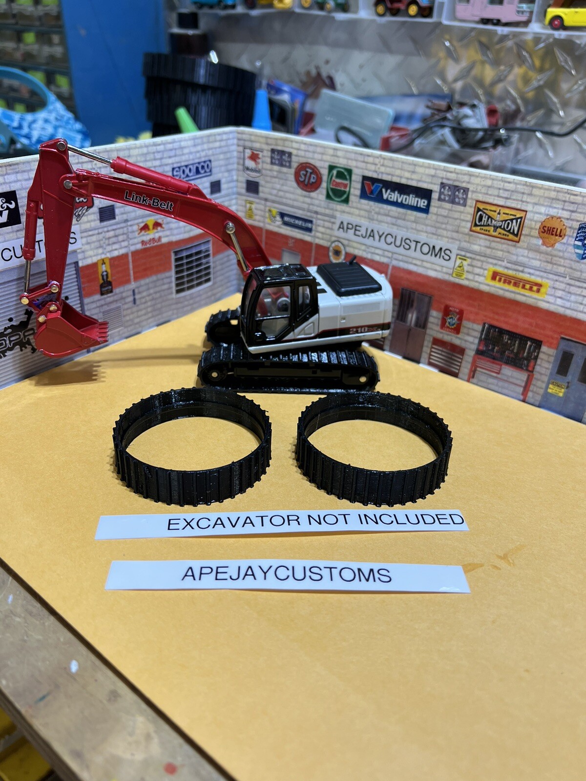 1 set of tracks, 1:50 Scale ertl Link Belt 210 LX Series excavator (TRACKS ONLY)