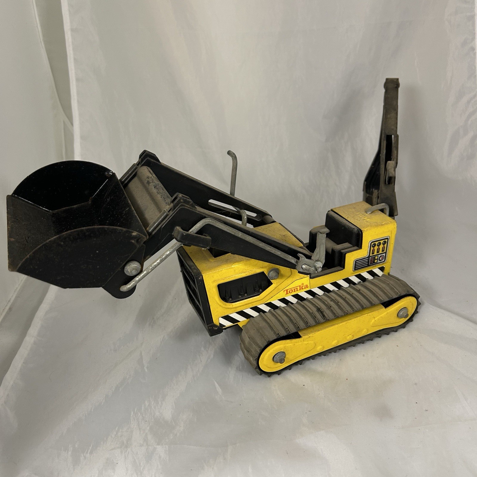 Vintage Tonka Metal Track Loader Backhoe Bulldozer Black Bucket Toy
