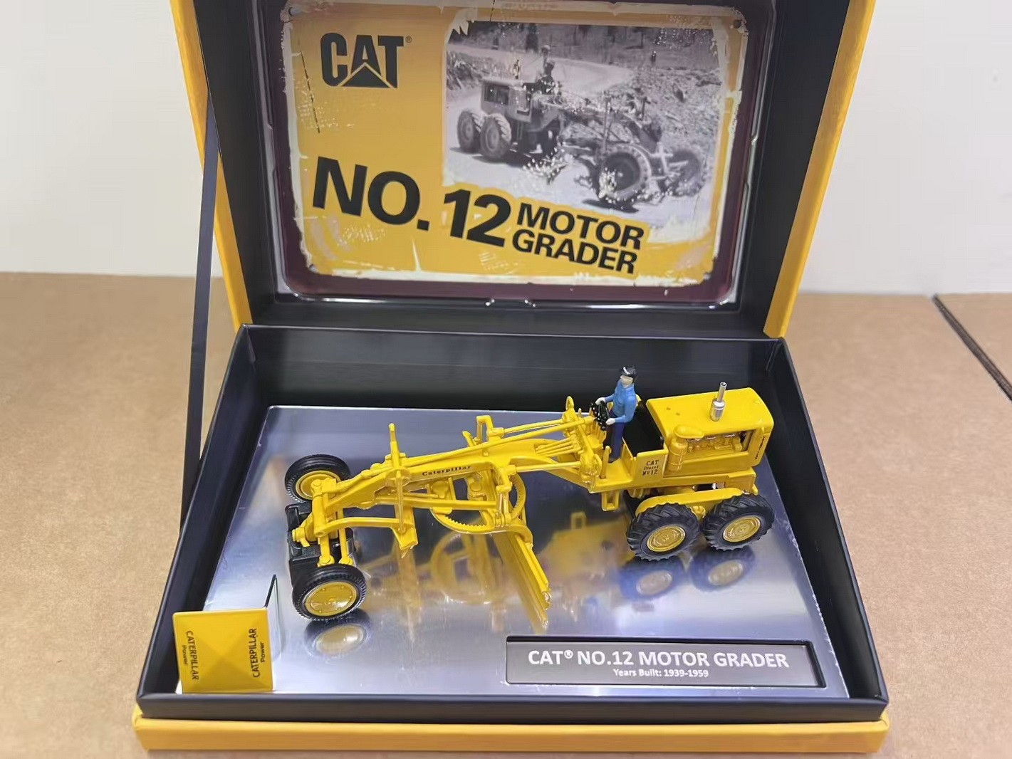 Diecast Masters 1/50 Scale CAT NO.12 Motor Grader Diecast Model Toy 85761
