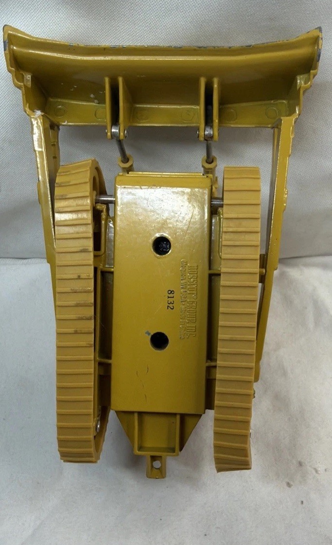 CATERPILLAR Norscot D10N Track-Type Tractor 1:50 Scale Die Cast