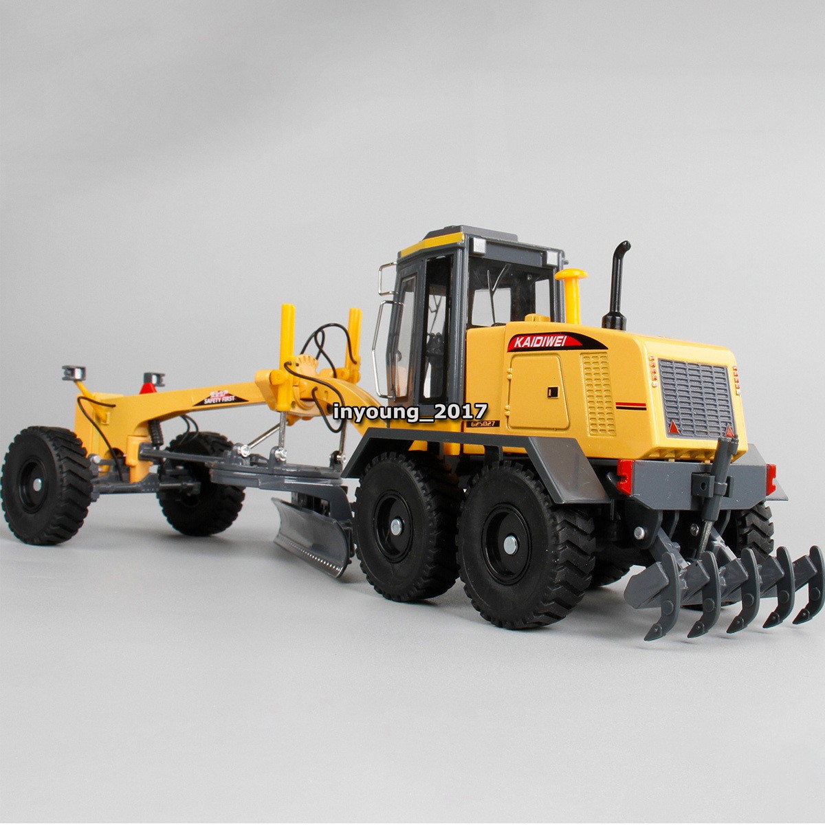1:35 Grader Truck Model Toy Car Diecast Construction Toys Vehicle for Boys Kids