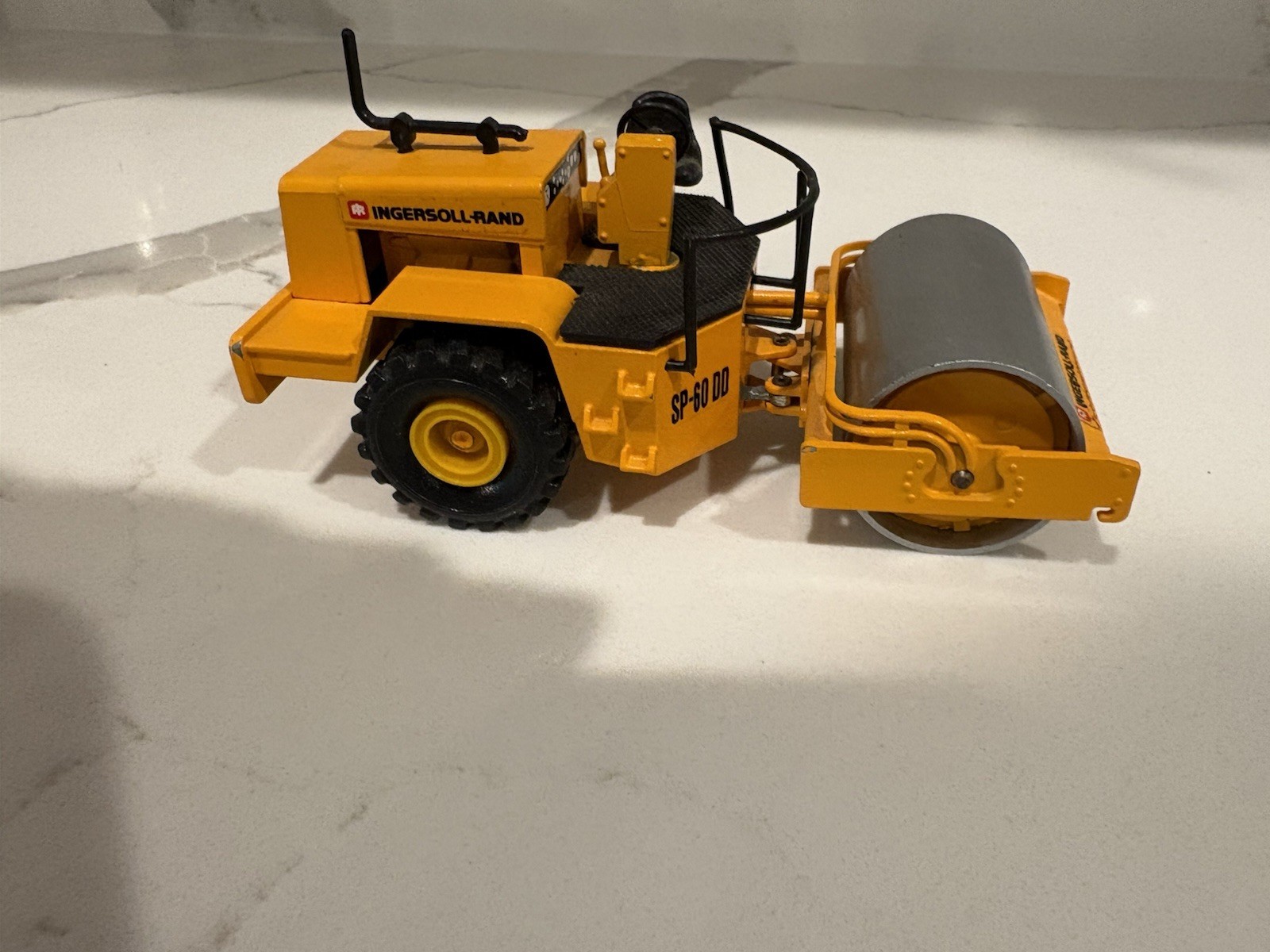 1/50 Scale Ingersoll-Rand SP-60DD Single Drum Compactor (NZG 157)