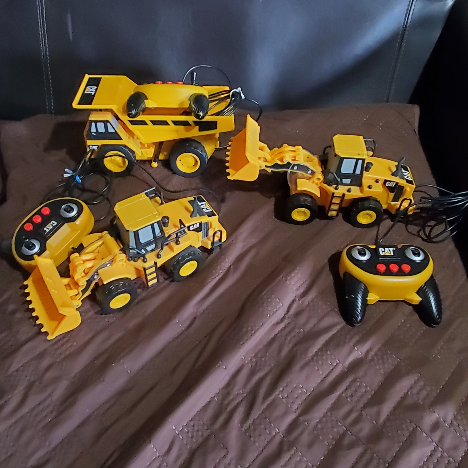 Toy State Lot Caterpillar CAT Wired Remote Control Construction Dump Truck 8-9″