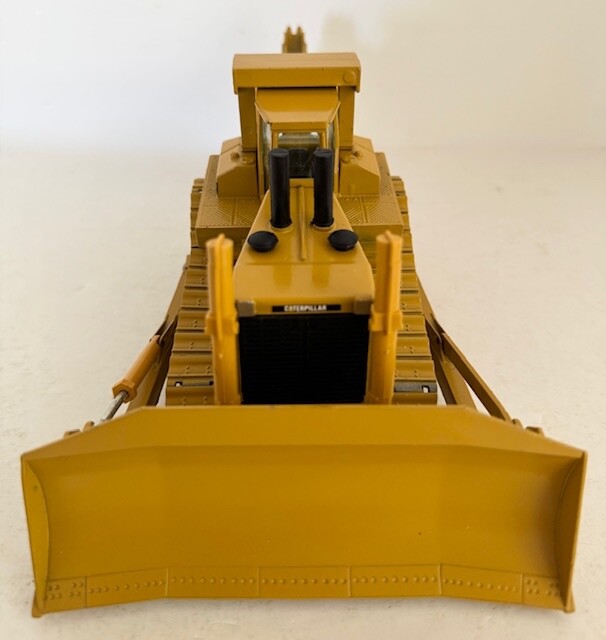 1:50 Caterpillar D11N Dozer Metal Tracks with Impact Ripper By Conrad #2854