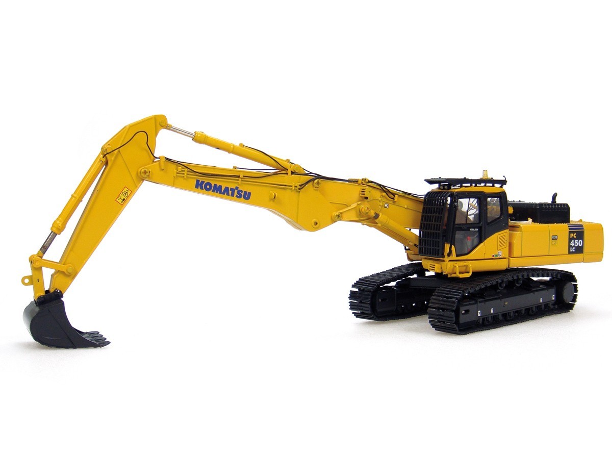 Universal Hobbies 1:50 Komatsu PC450LC Crawler Excavator Short Boom W/Bucket