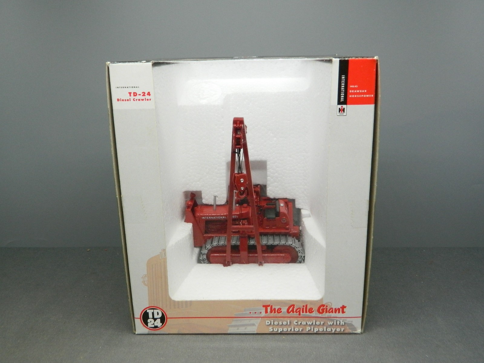 1/50 O Scale Diecast SpecCast IH TD-24 DIESEL CRAWLER with SUPERIOR PIPELAYER