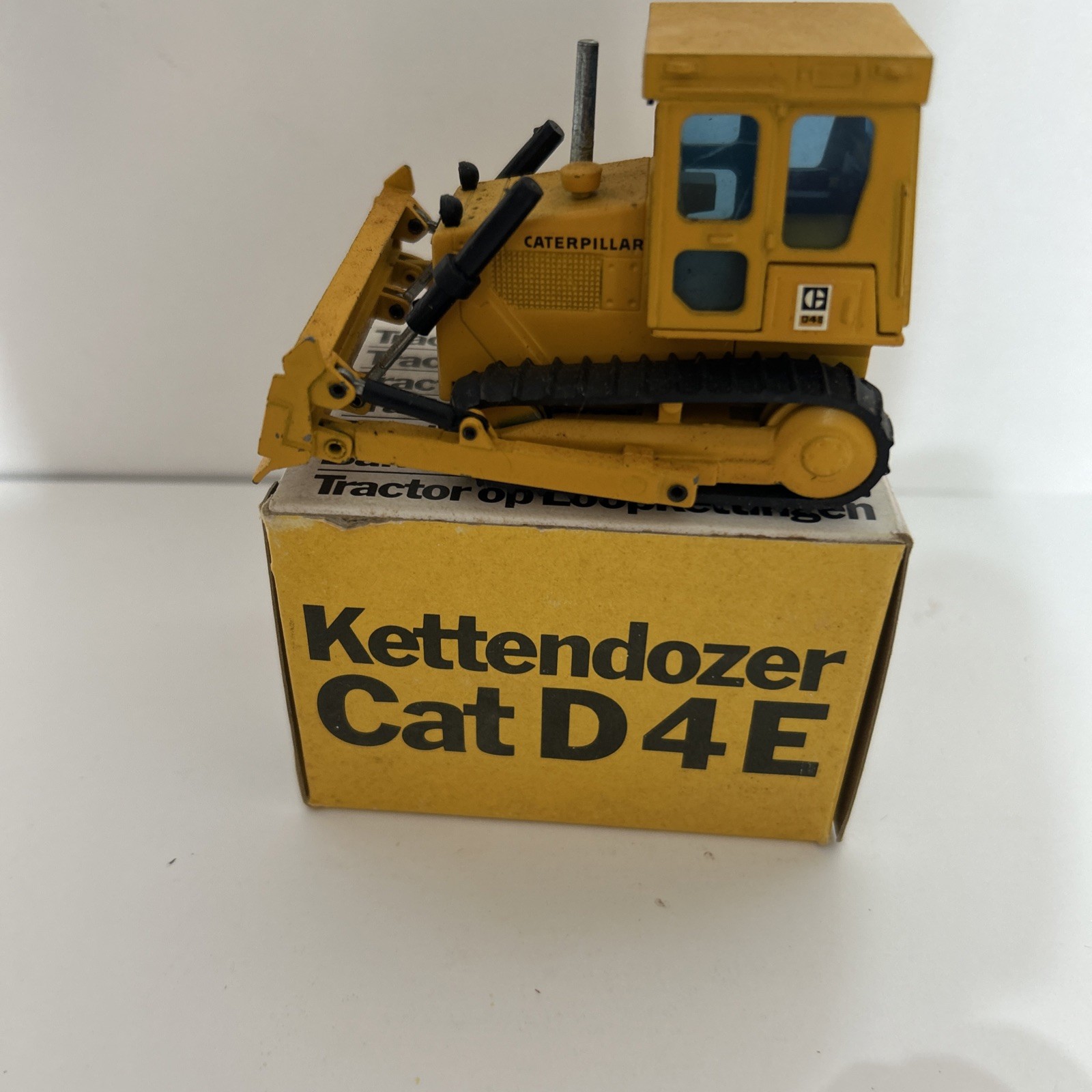 1980’s NZG diecast 1/50 Caterpillar CAT D4E Bulldozer #205 made in W. Germany 10
