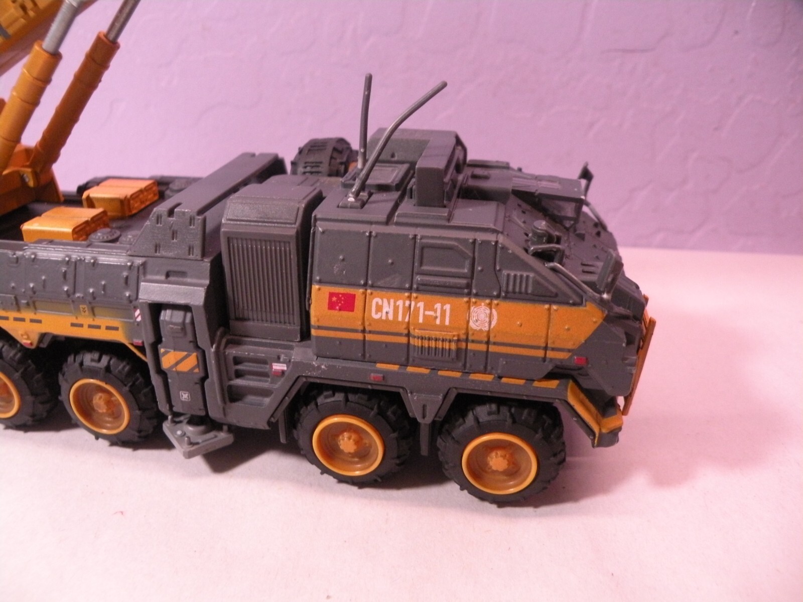 KDW 1:120 Wandering Earth CN171-11 Engineering Truck Crane Die-Cast Crane Model