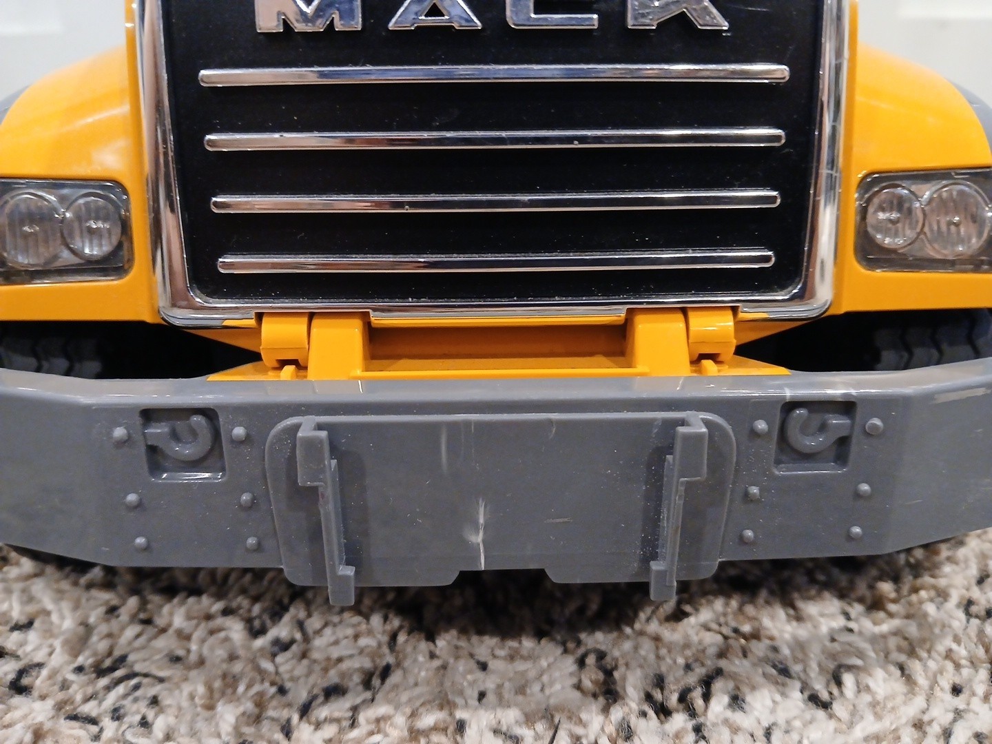 Mack Granite Liebherr Crane Truck 26″ w/ Crane Hook and Rope Bruder 2818
