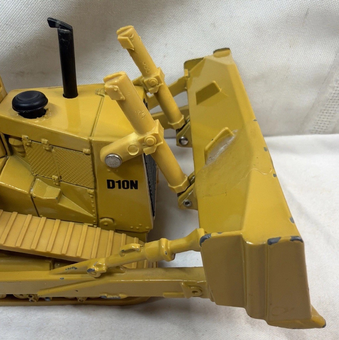 CATERPILLAR Norscot D10N Track-Type Tractor 1:50 Scale Die Cast