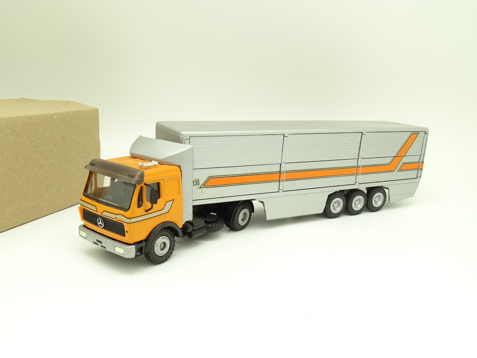 Conrad SB 1/50 – Mercedes 1633 Semi Trailer Side Loads 0029