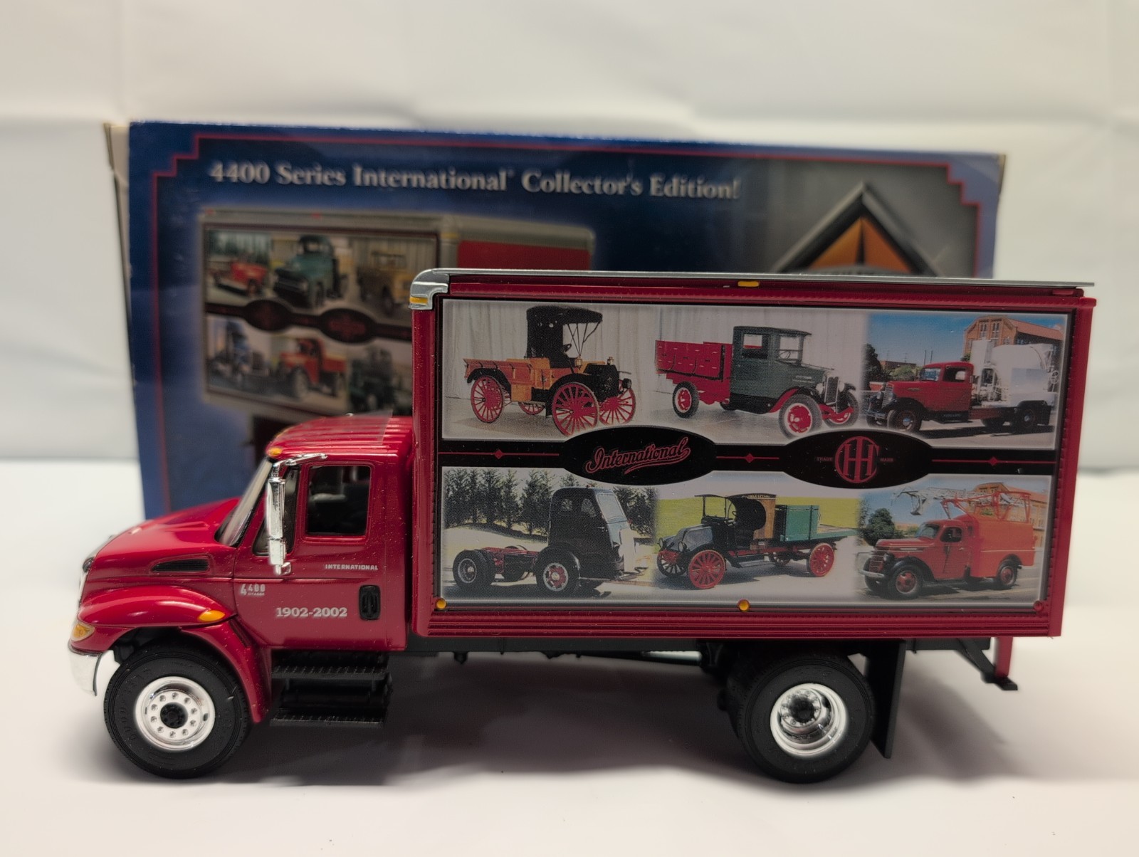 FIRSTGEAR 4400 SERIES INTERNATIONAL COLLECTOR’S EDITION 2002 19-2935 DIECAST IOB