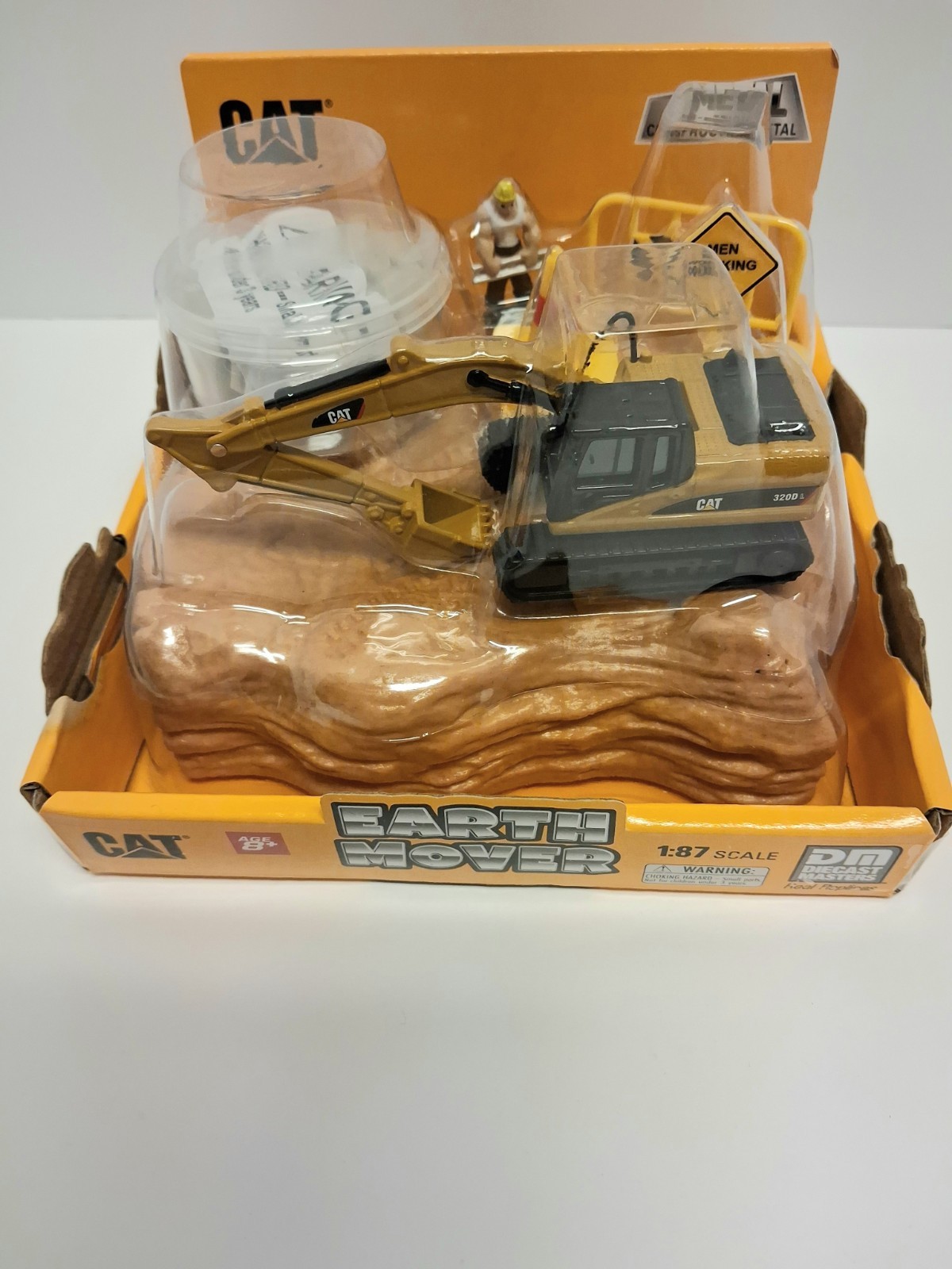 Caterpillar Excavator Earth Mover By Die-cast Masters 1/87 Scale Model Playset