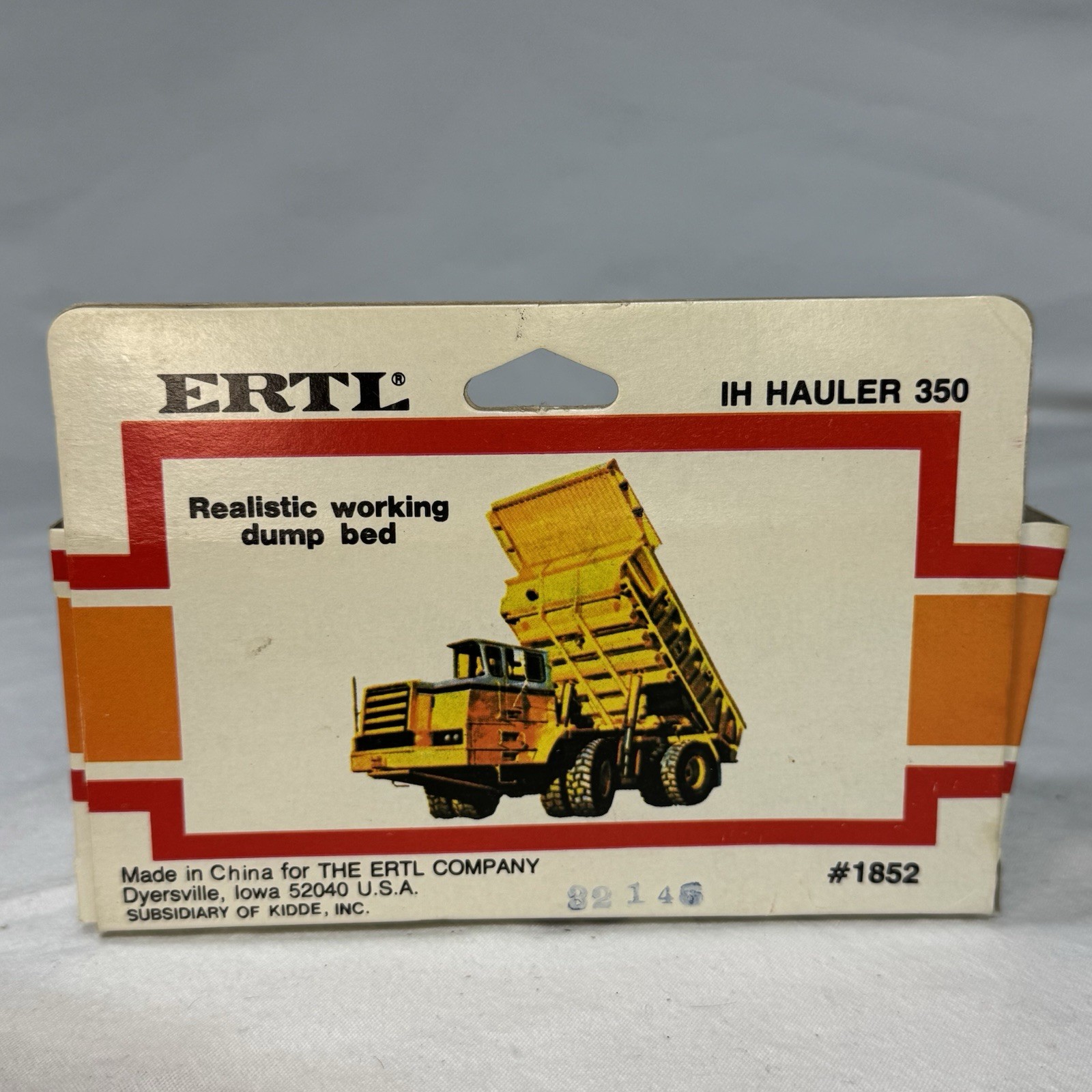 NEW Vintage ERTL MIGHTY MOVERS 1/64 SCALE International IH HAULER 350 #1852 NIB