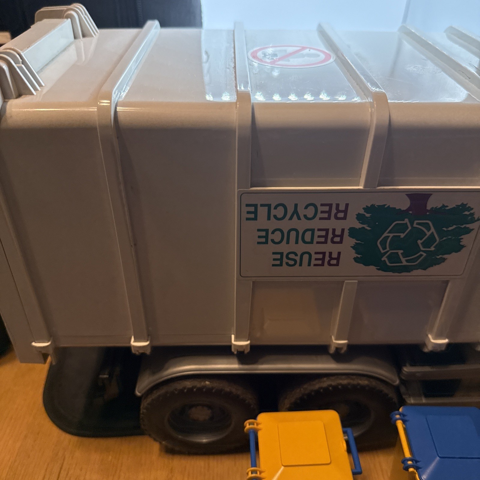 BRUDER MAN TGA Side Loading Garbage Recycle Truck w/2 Cans Vtg. 1998 – 21″ 1:16