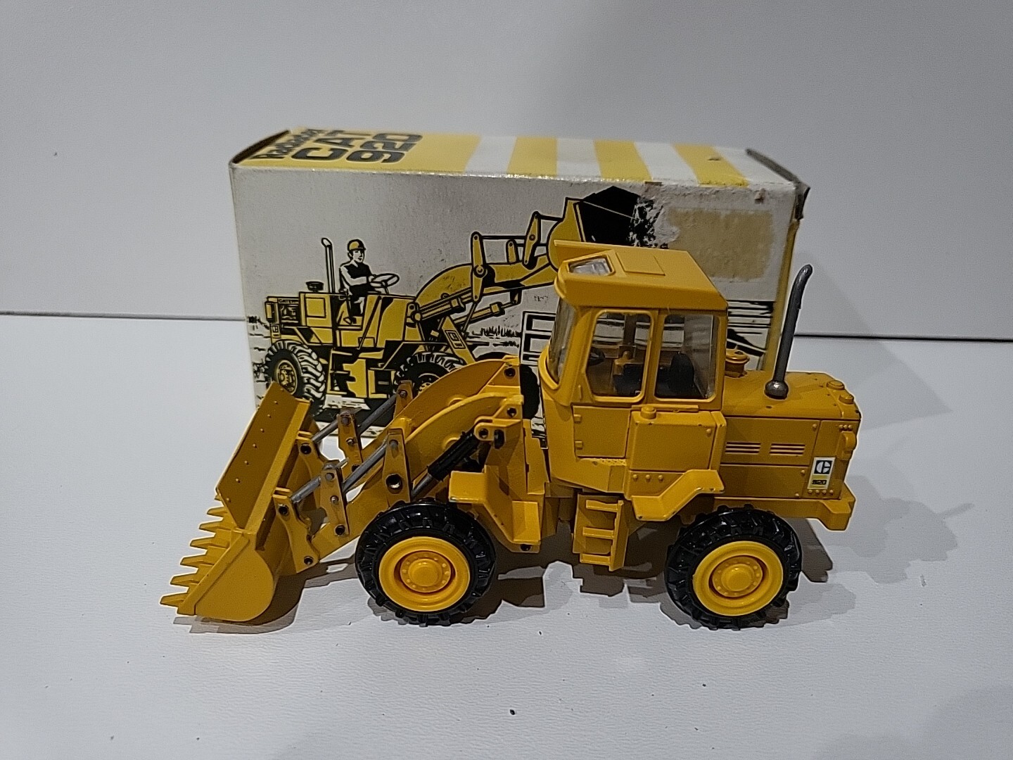 CATERPILLAR 920 1/50 Scale Geisha Charger