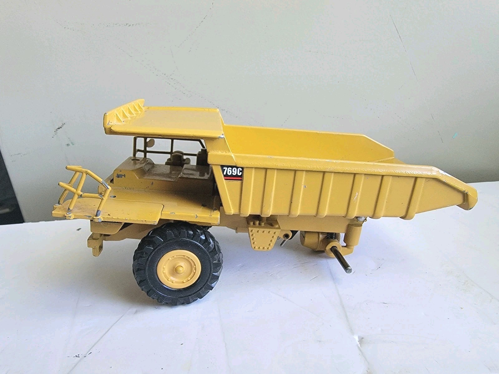 Caterpillar Cat 769C Off-Highway Dump Truck – NZG 1:50 Scale Model #222 For Part