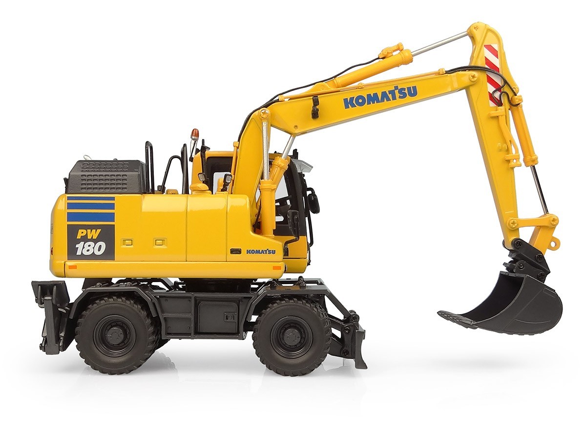 Universal Hobbies 1:50 Komatsu PW180-11 Hydraulic Wheeled Excavator W/2 Access