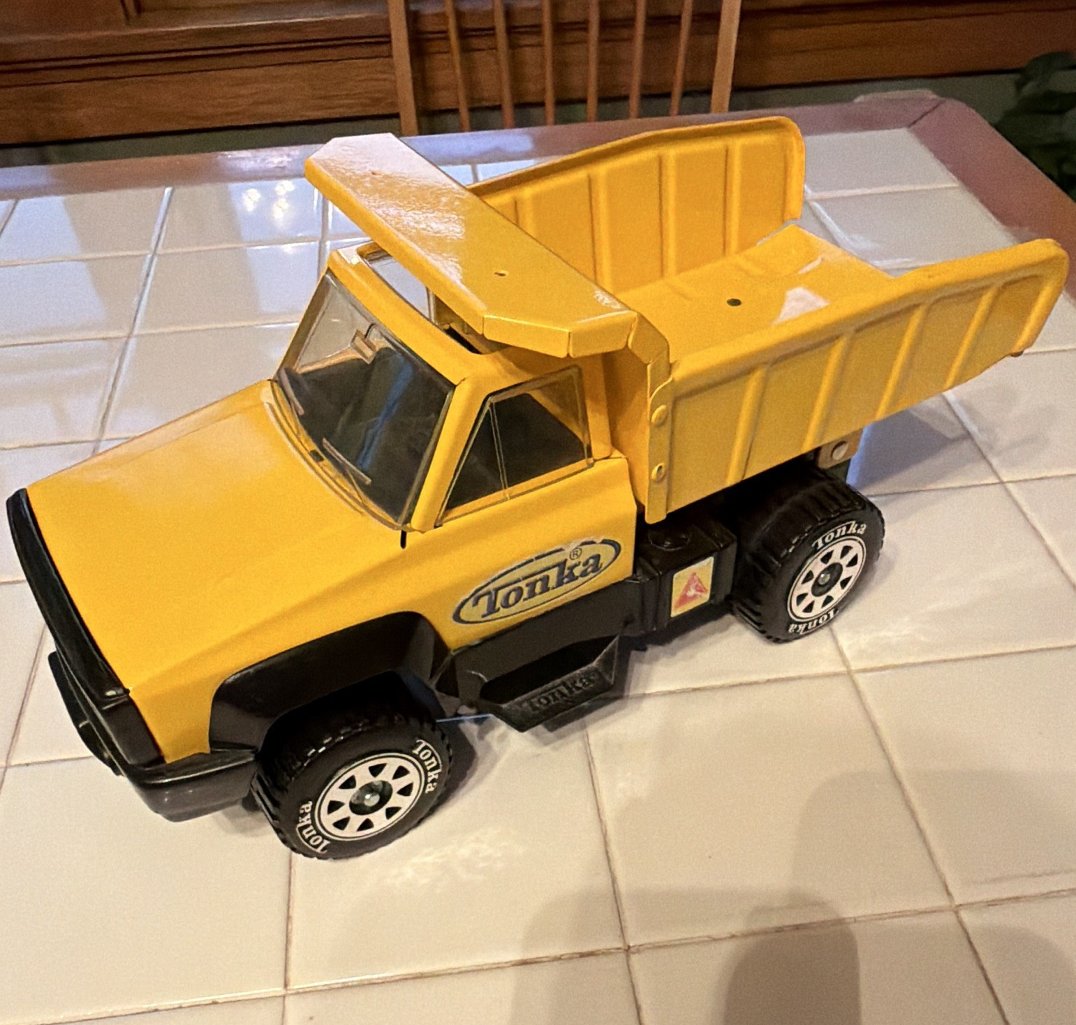 2001 Hasbro Tonka Pressed Steel Dump Truck Black and Yellow Very Good Condition!