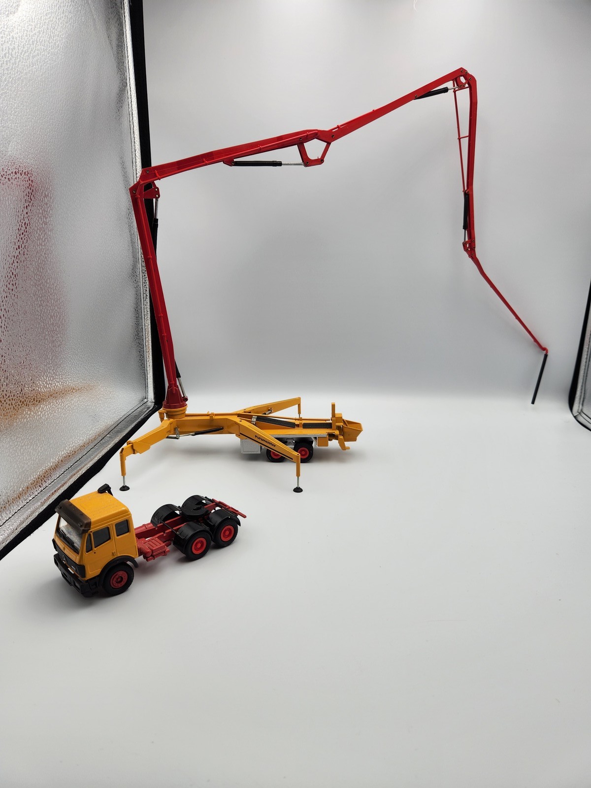 Putzmeister Concrete Pump Truck Mercedes-Benz Actros Diecast Model 1:50 Scale A4