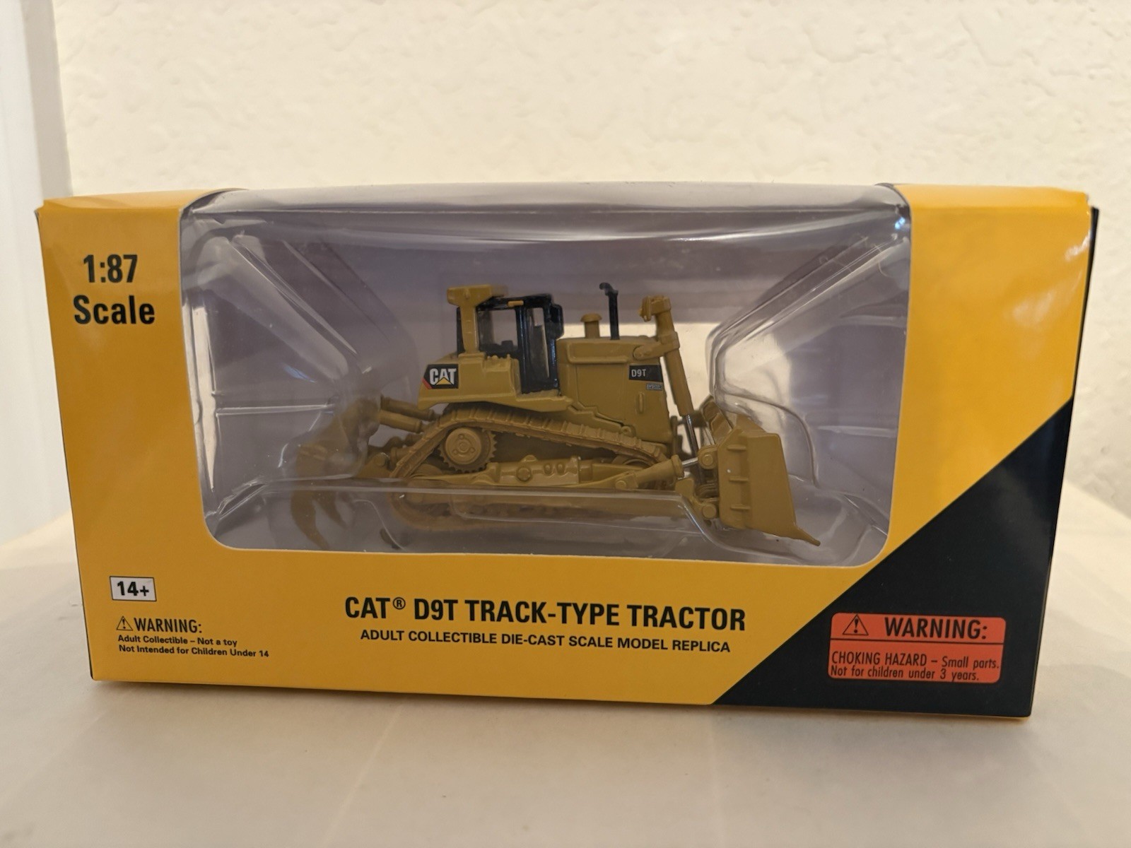 CAT D9T Track-Type Tractor 1:87 Die-Cast Model Replica Yellow/Black 1:87 Scale